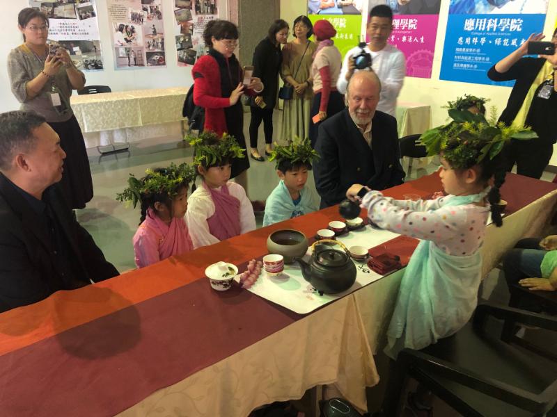 Children from the Waldorf school in Taiwan performing the timeless tea ceremony. The child standing is the daughter of Da-Yung Wang, the founding chancellor and current president of the MingDao University, pictured left.